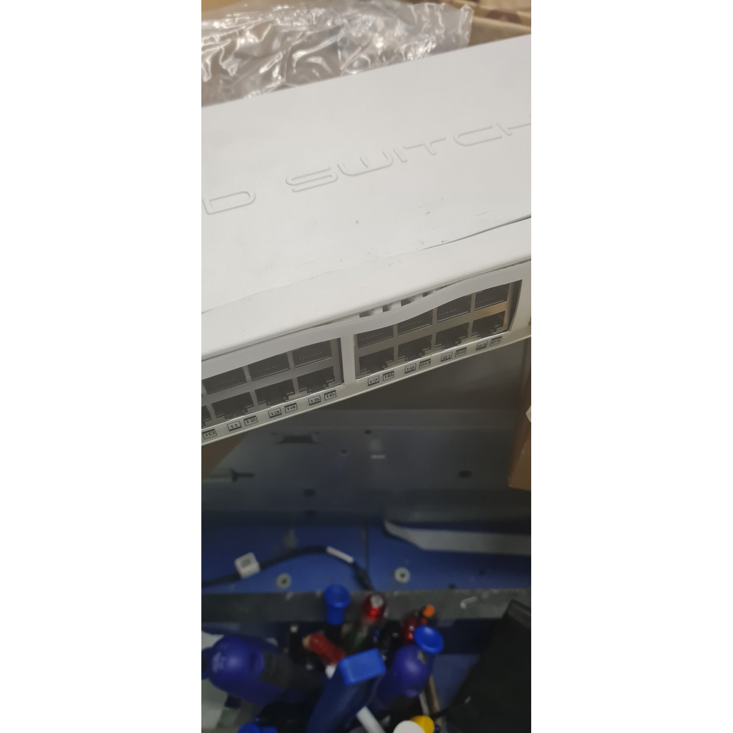 Switch nou MikroTik CSS326-24G-2S+RM 24porturi Gigabit si 2 porturi SFP+ GRAD A- (carcasa lovita ) Switch-uri