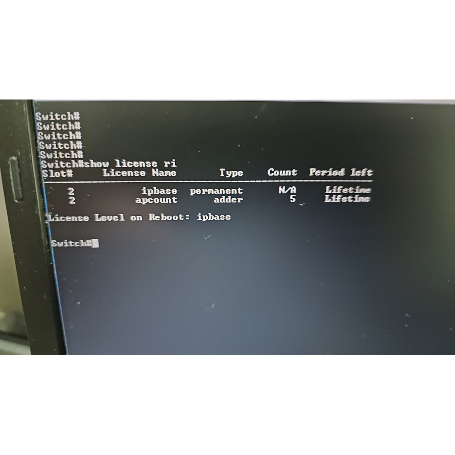 Switch second hand Cisco WS-C3850-24XUW-S 24-Port 10G UPOE 1U cu modul C3850-NM-2-10G si 5 licente apcount Switch-uri