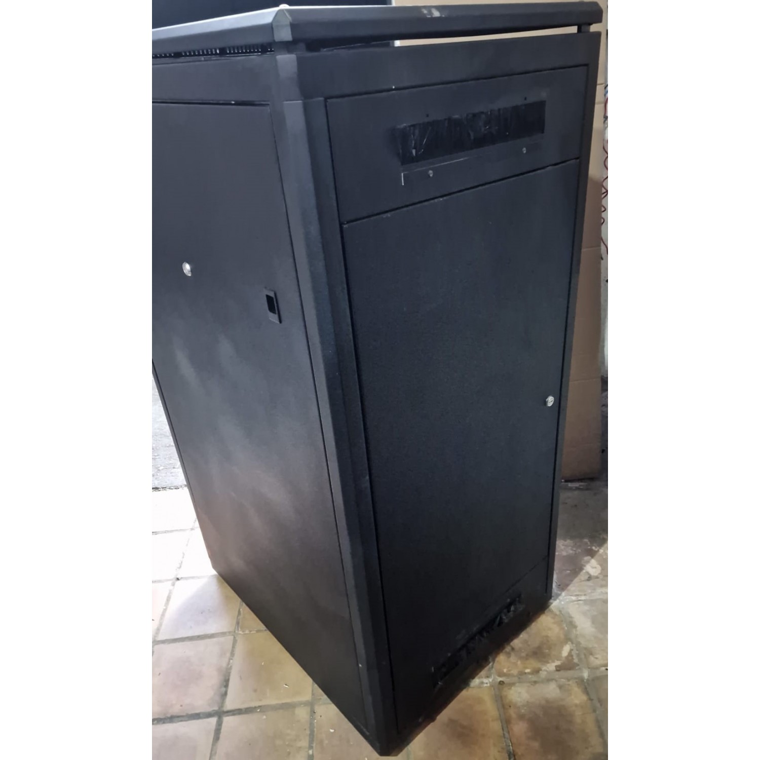RACK 26U 600x800 UPS-uri Reconditionate