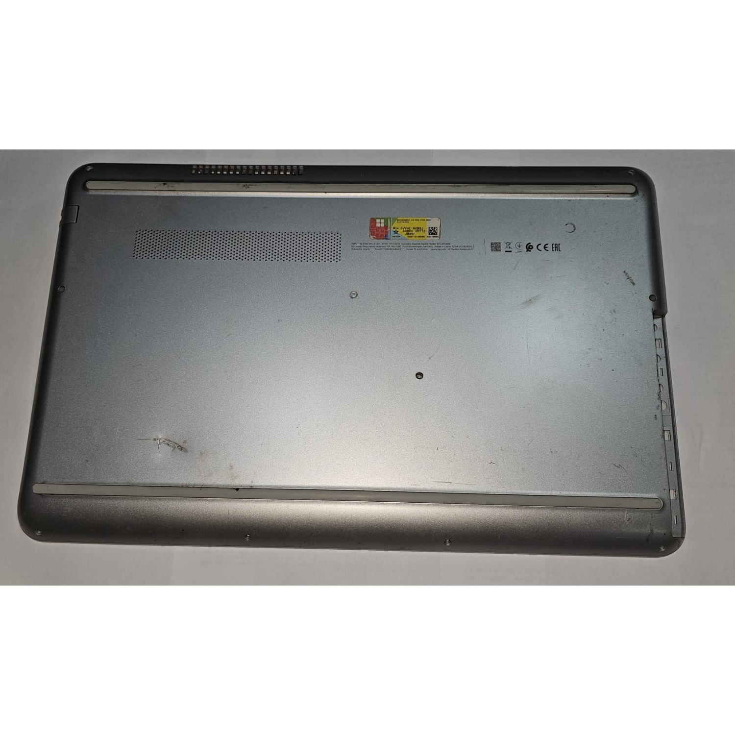 Carcasa Inferioara Bottom 856332-001 HP Pavilion 15-AU 15-AW Grad B cu defecte vezi ambele poze Bottomcase