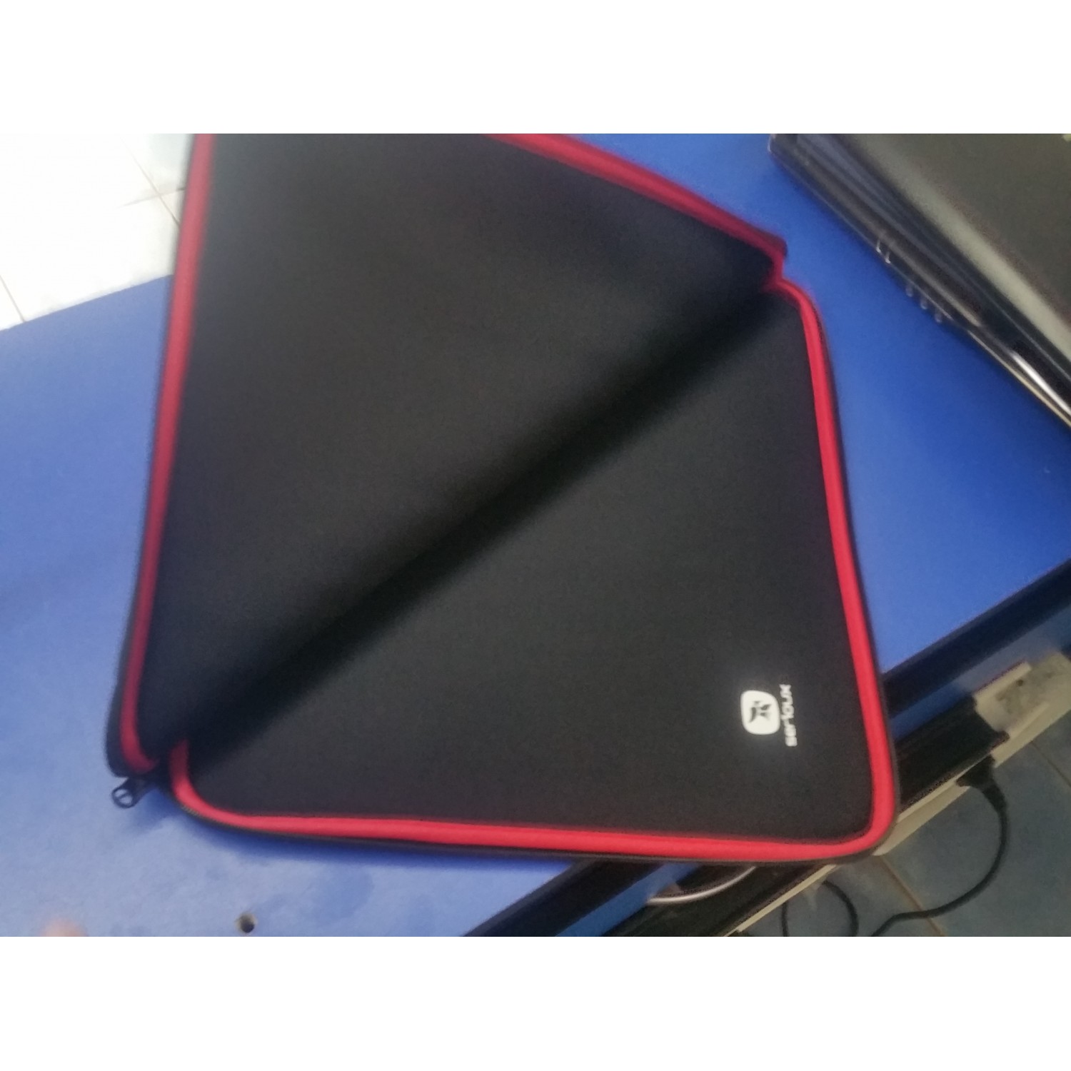 Husa laptop noua Serioux 15.4 inch