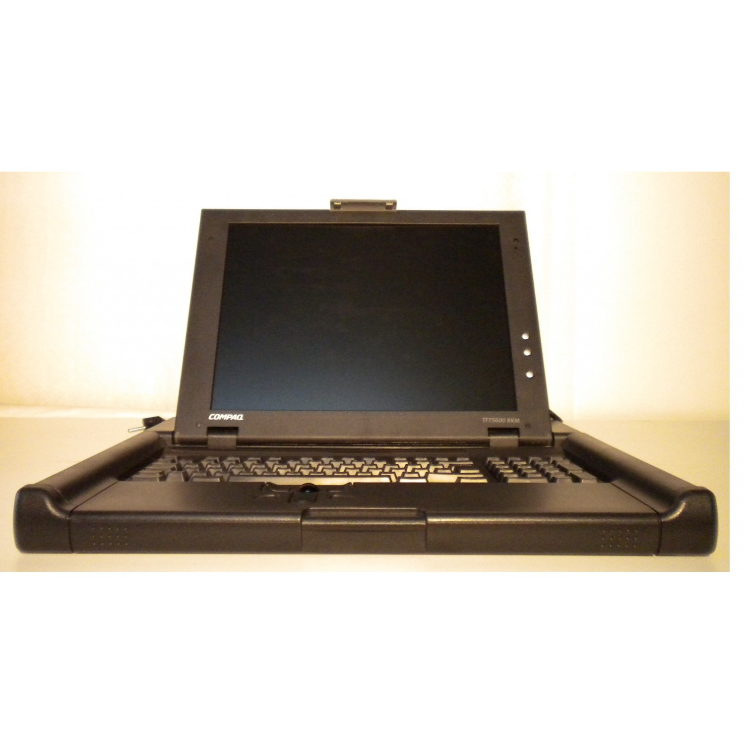 Consola rackabila tastatura si monitor reglabila HP TFT5600 15inch 1027x768 237259-006 Monitoare