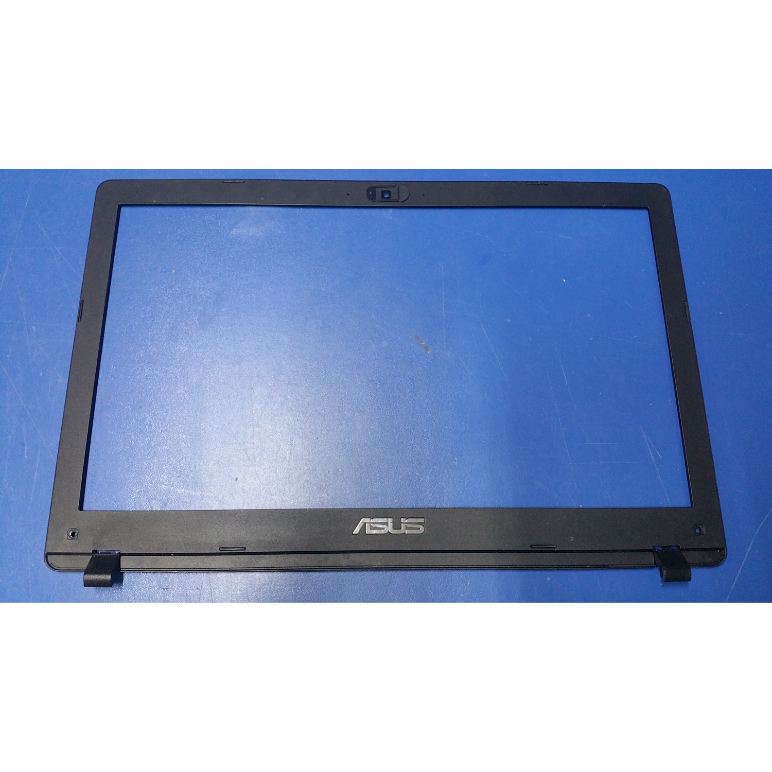 Rama LCD ASUS F550JX