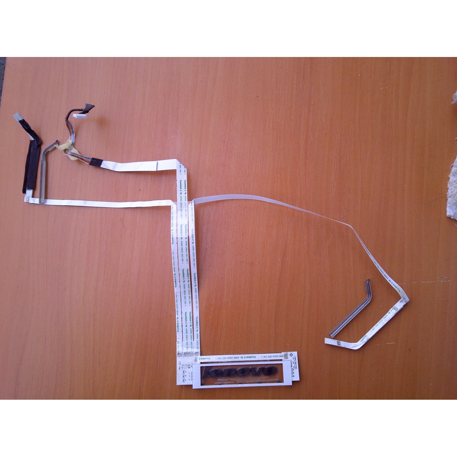 Sistem leduri cu cablu pentru iluminare capac LCD Lenovo IdeaPad Y710