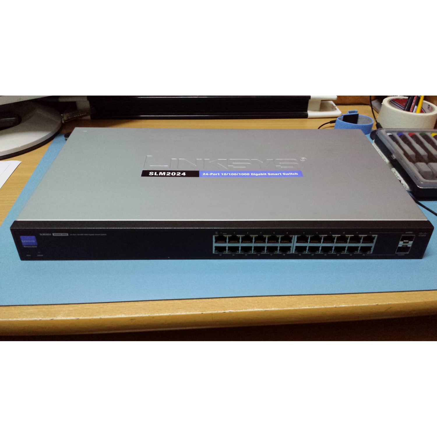 Switch Smart LINKSYS Business Series SLM2024 24 port 10 / 100 / 1000 Gigabit