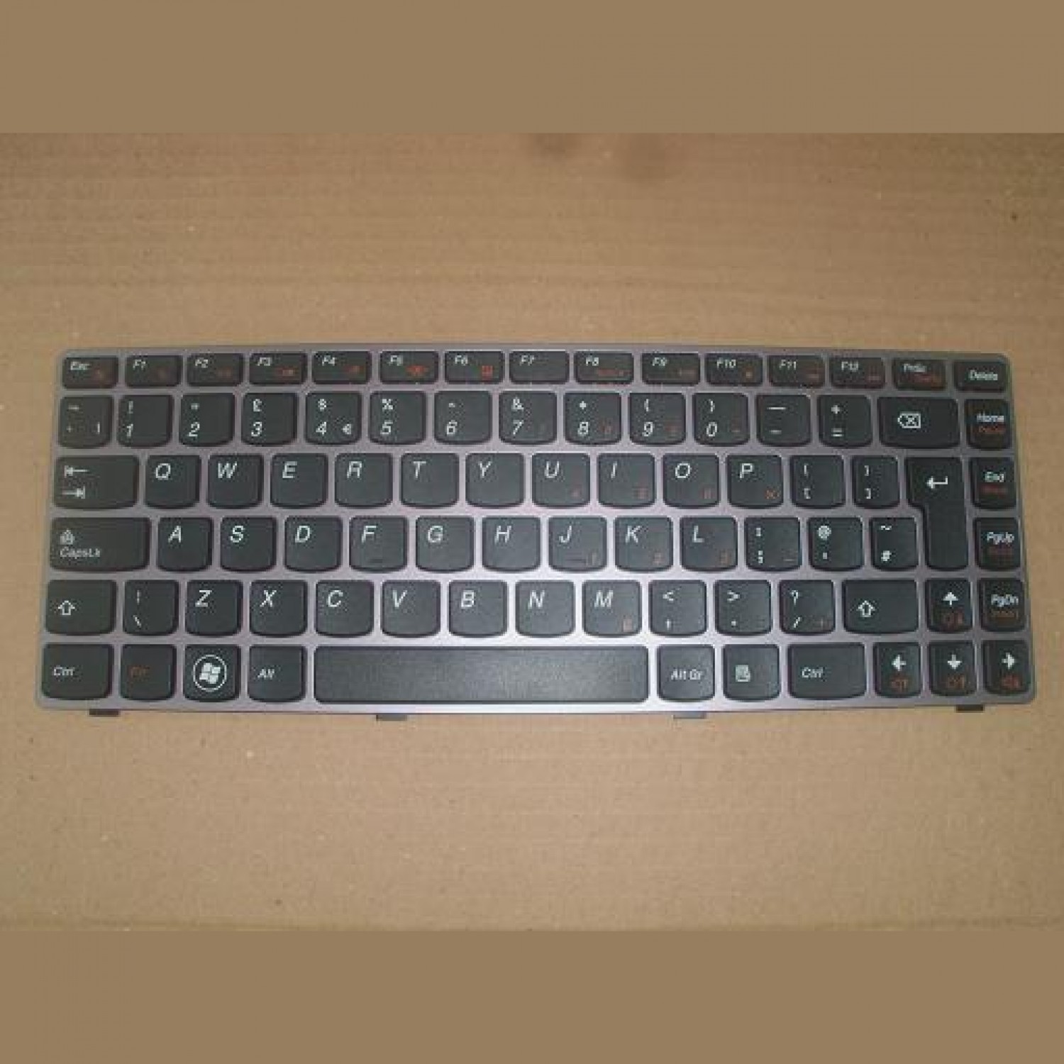 Tastatura laptop noua LENOVO Z370 Z470 Pink Frame Black UK