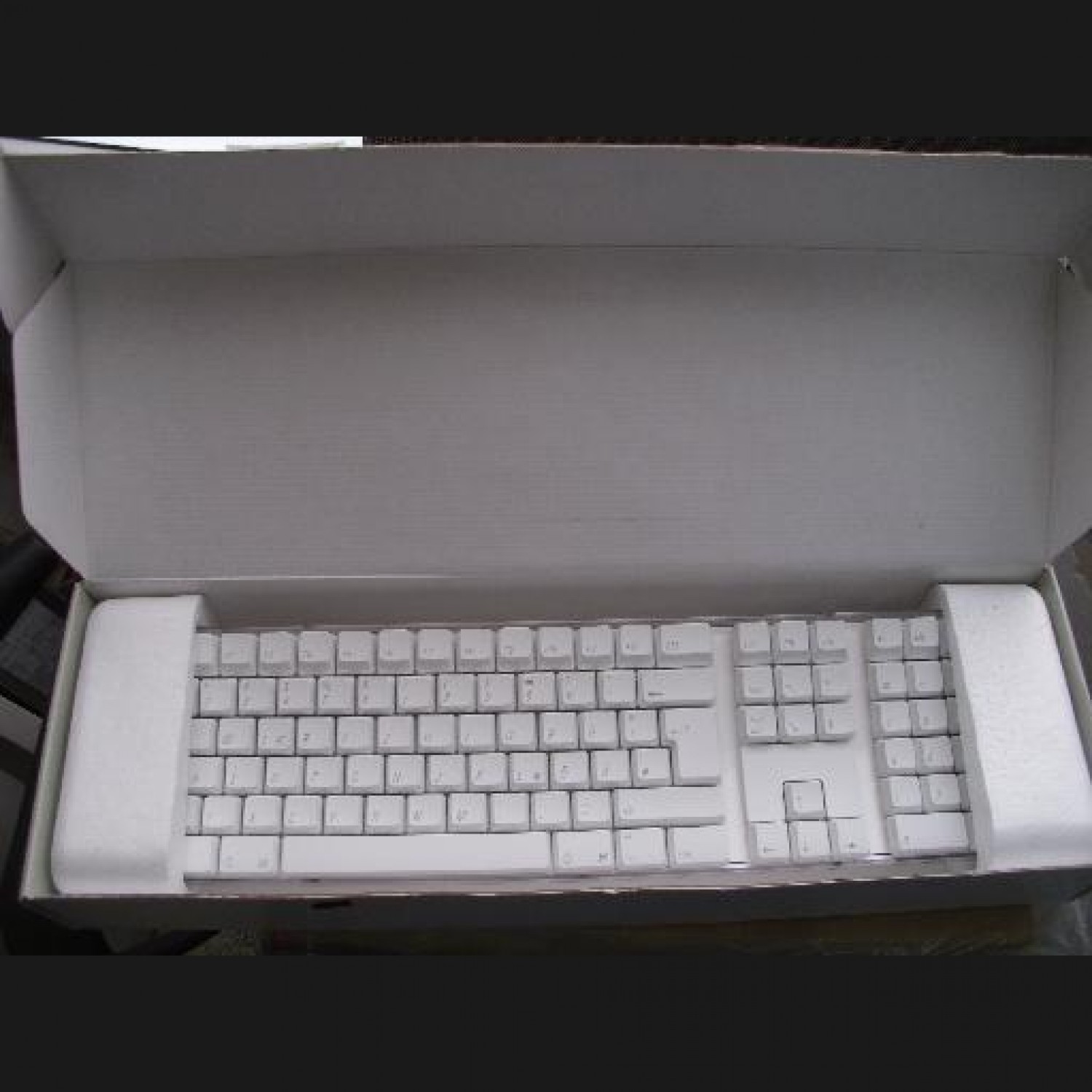 Tastatura Noua APPLE Wireless M9270D/A Layout Germania