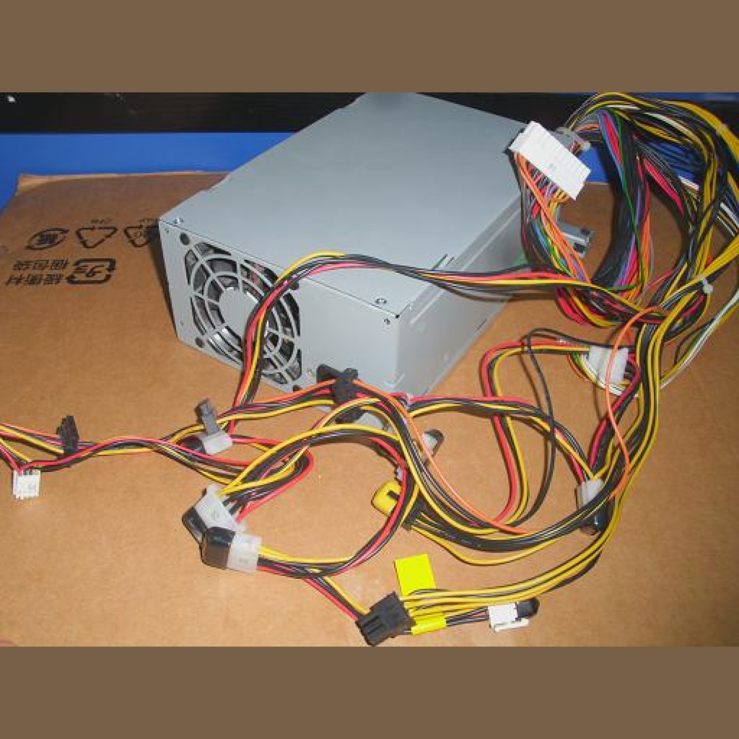 Sursa HIPRO Model HP-W700WC3 Fujitsu Siemens R630 R640 S26113-E504-V70 760 Watt