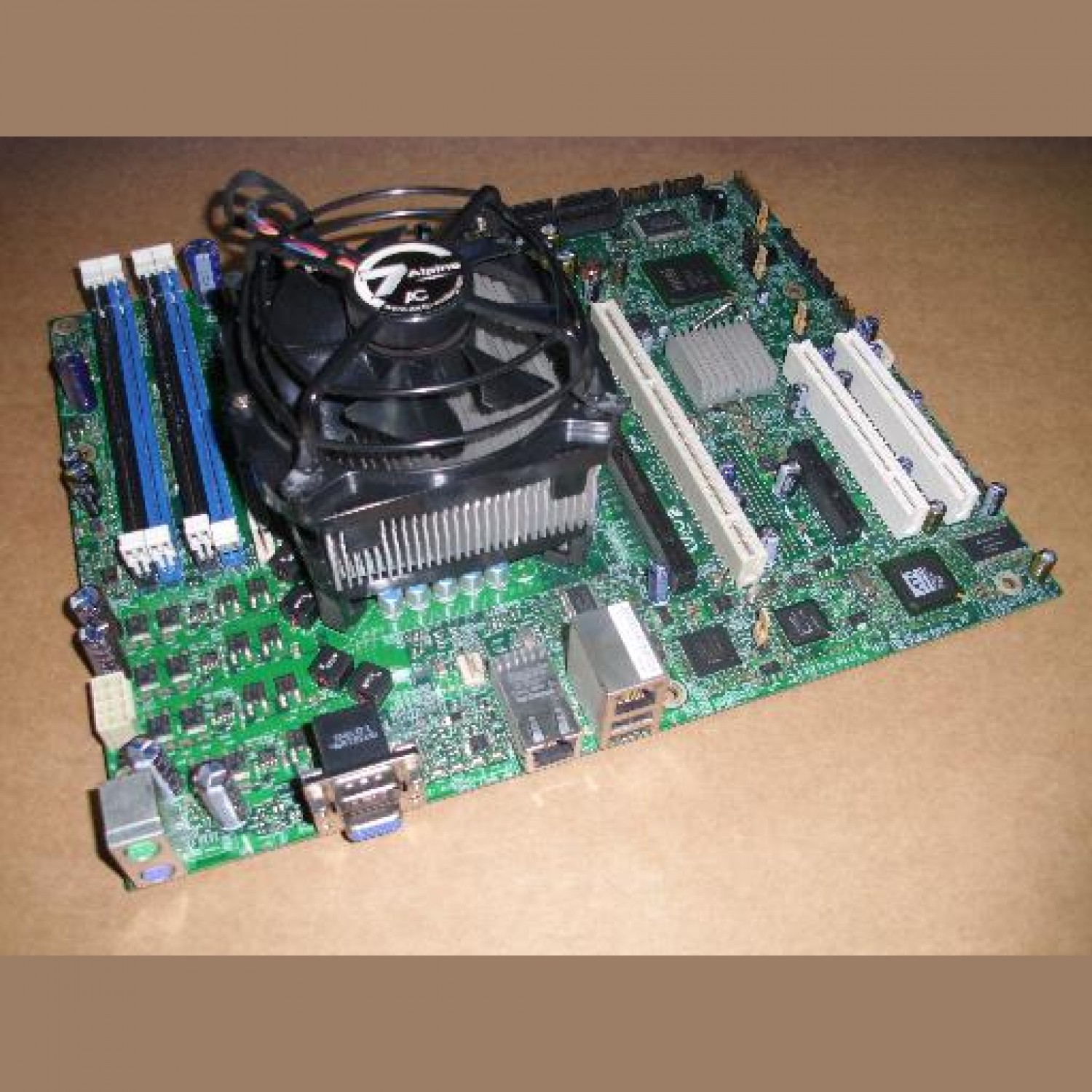 Placa de baza INTEL S3000Ah D40858-208  + Cooler LGA 775