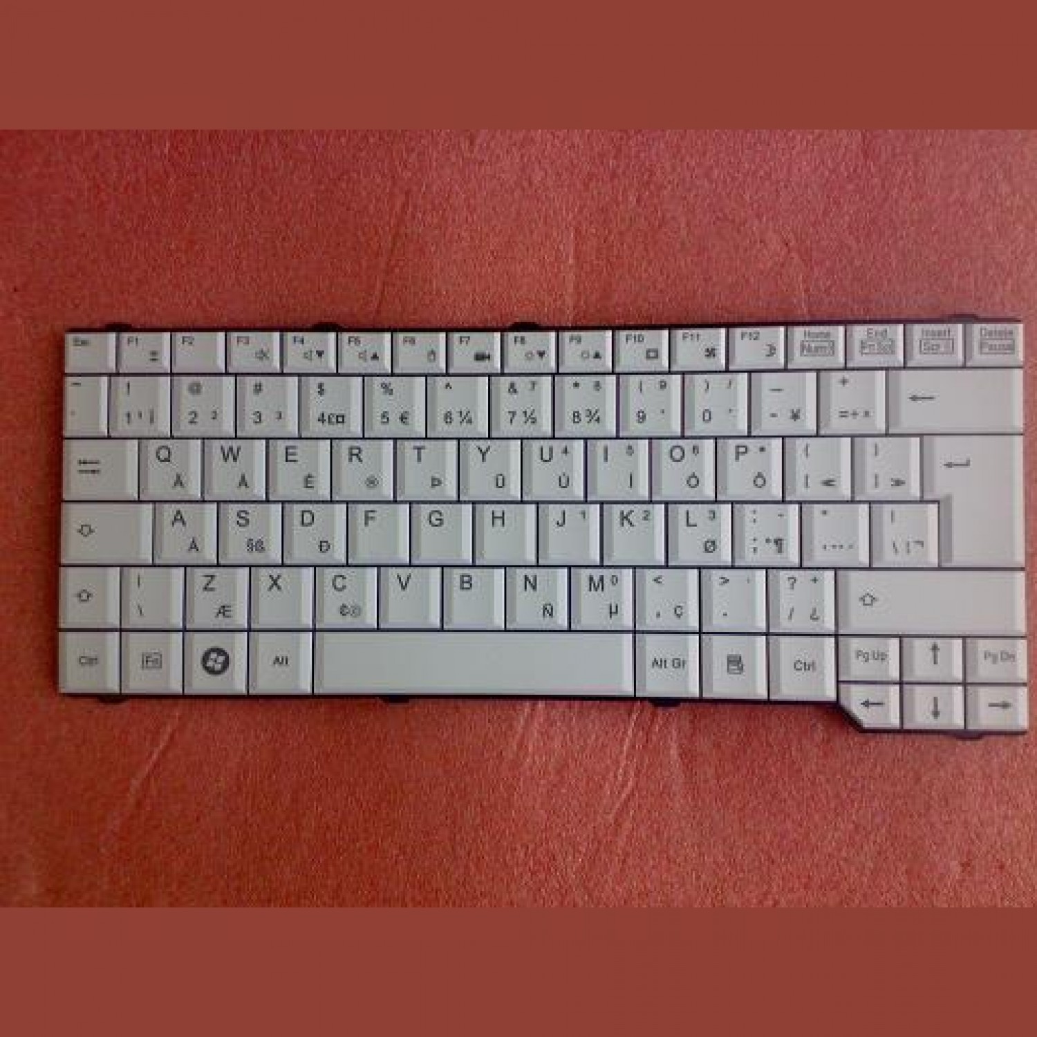 Tastatura laptop noua FUJITSU AMILO SA3650 SI3655 WHITE layout UI