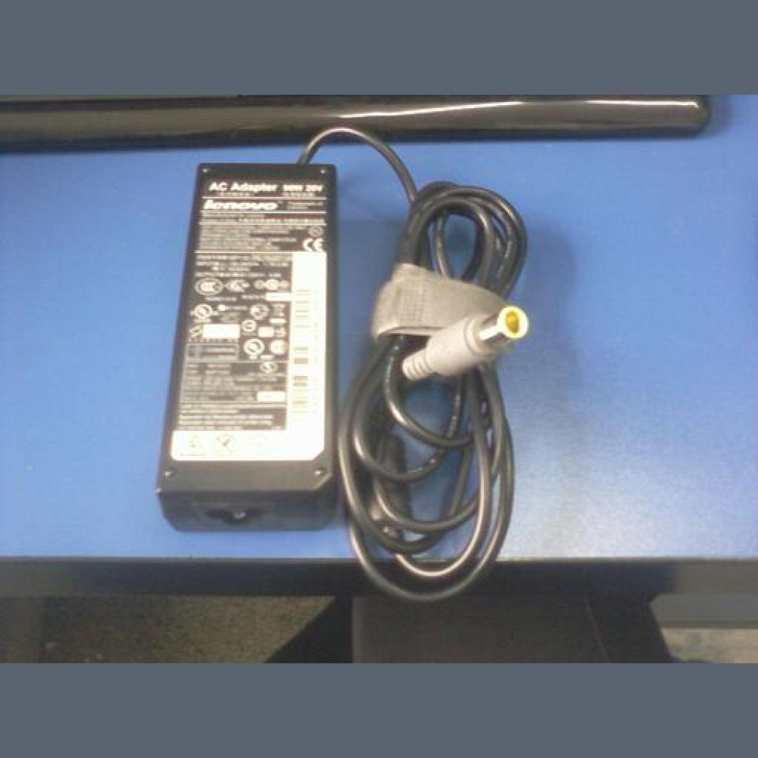 ALIMENTATOR LENOVO 20V 4.5A Alimentatoare