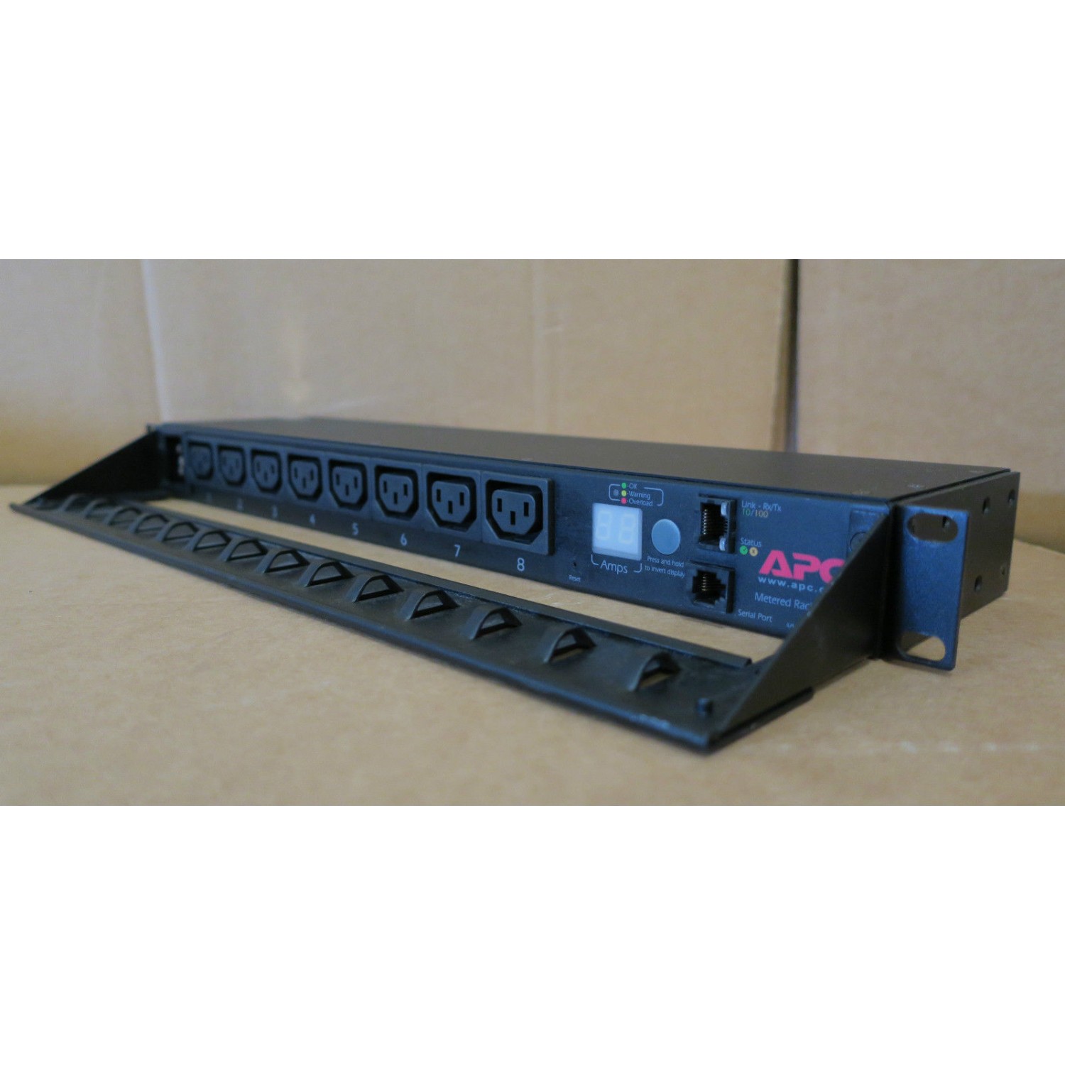 APC Metered Rack AP7821 PDU 16A 8 x C13 1U