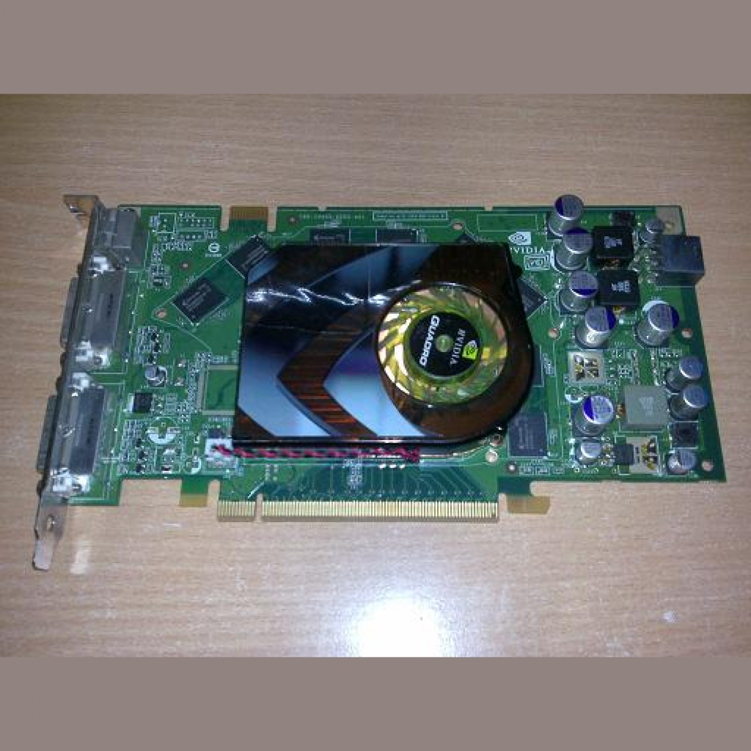 Placa video NVidia Quadro FX3500 256MB 256bit