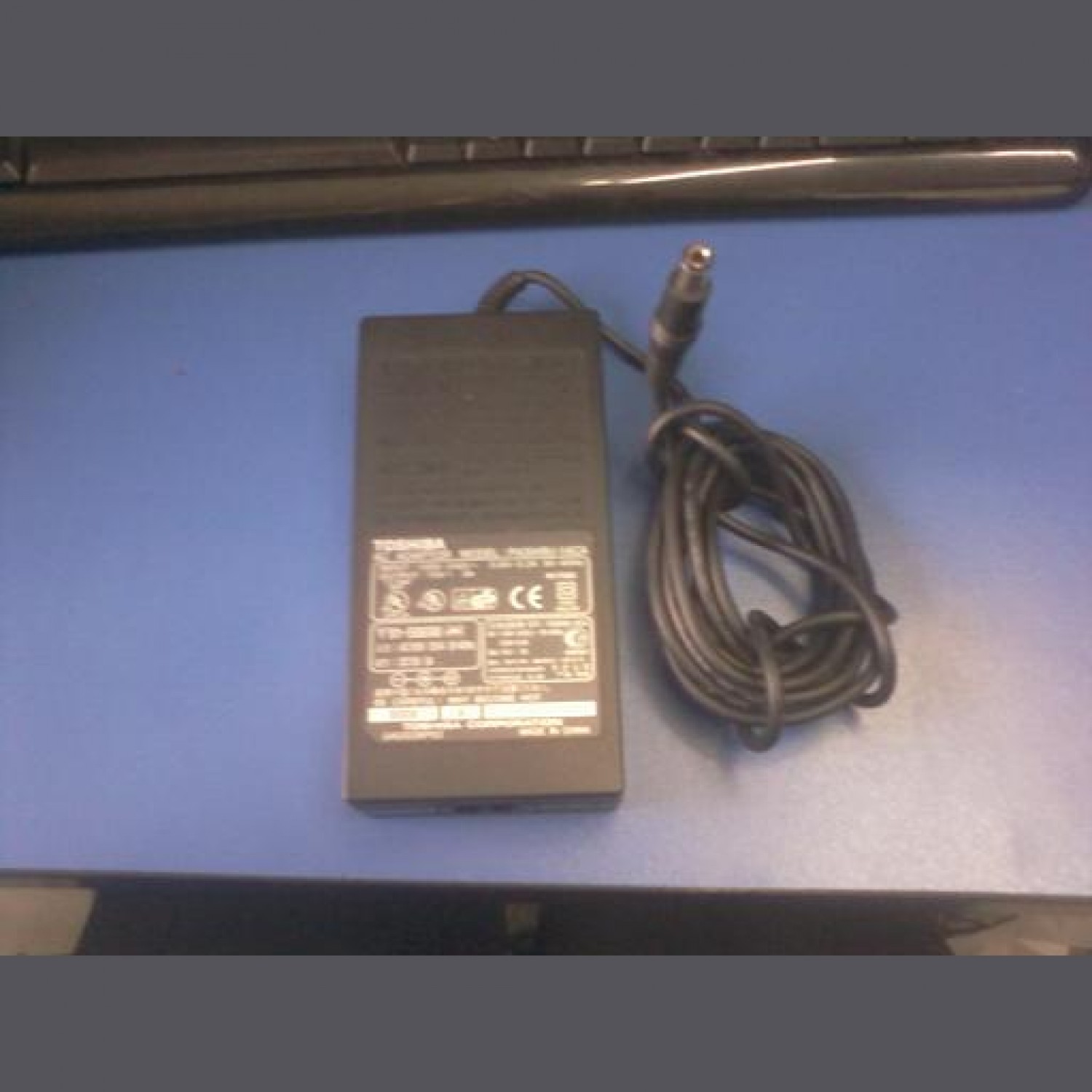 ALIMENTATOR TOSHIBA 15V 3A